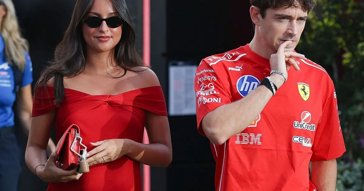 Un Grand prix de F1 chargé pour Charles Leclerc : Apparition de son épouse le ventre très arrondi et sortie de piste