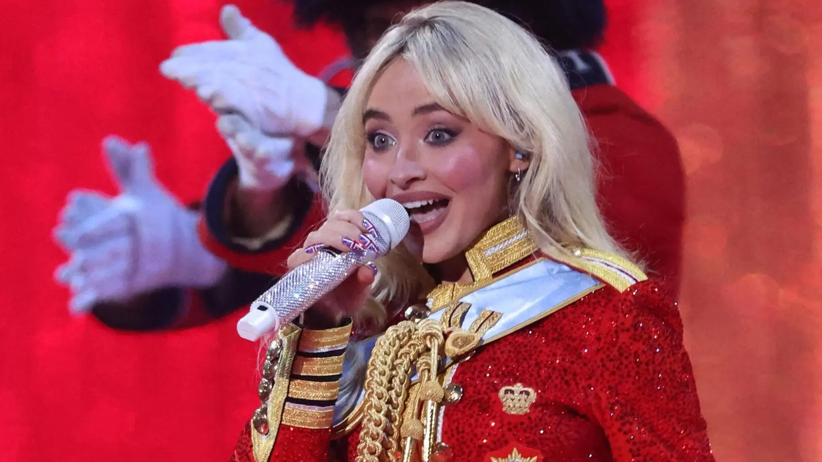 Sabrina Carpenter obtient une ordonnance restrictive de 5 ans contre un homme qui a tenté d’entrer chez elle plus de 12 fois