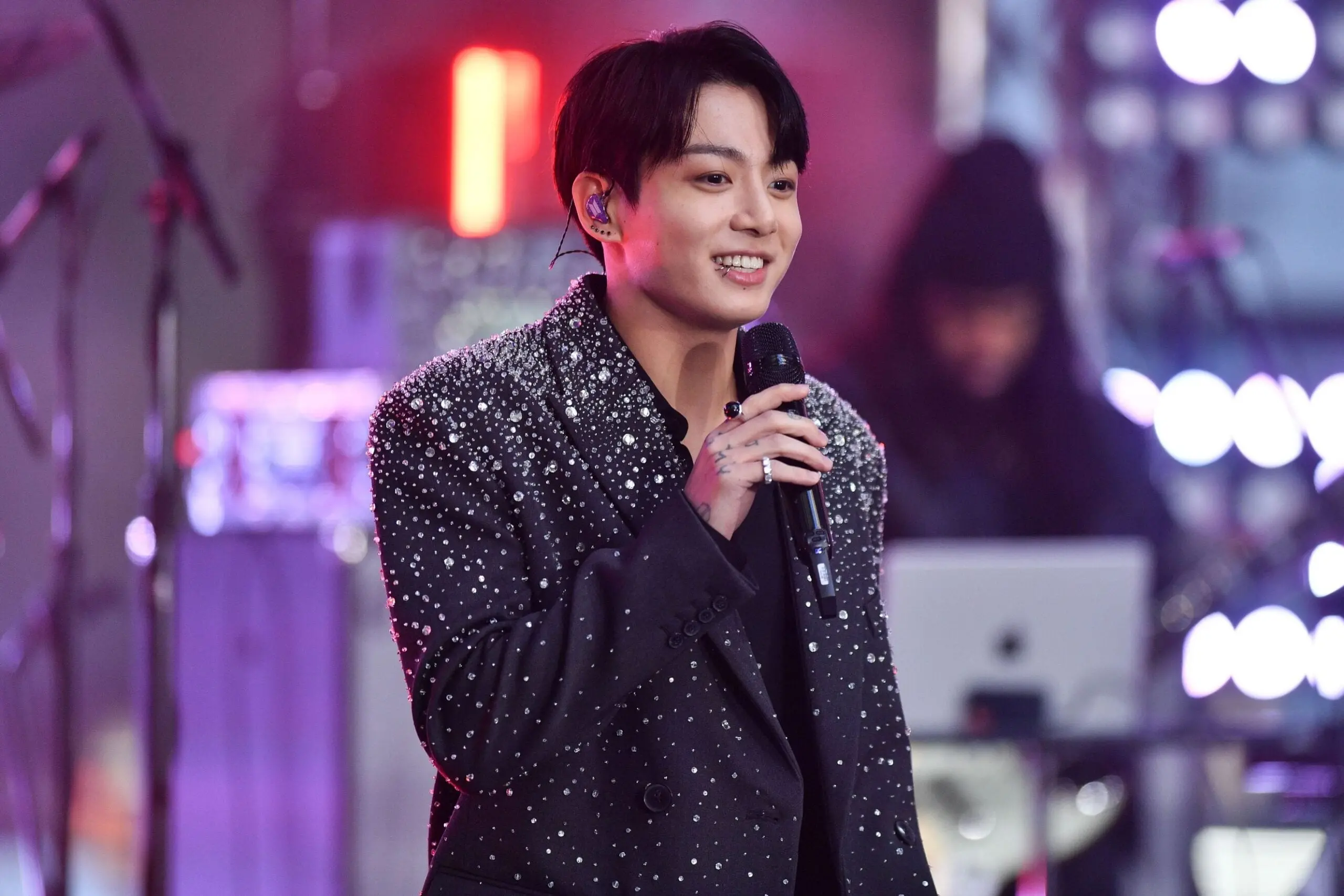 Cette chanson de Jungkook vient de
passer la barre des 1,5 milliard de streams... Et vous la
connaissez sans le savoir !