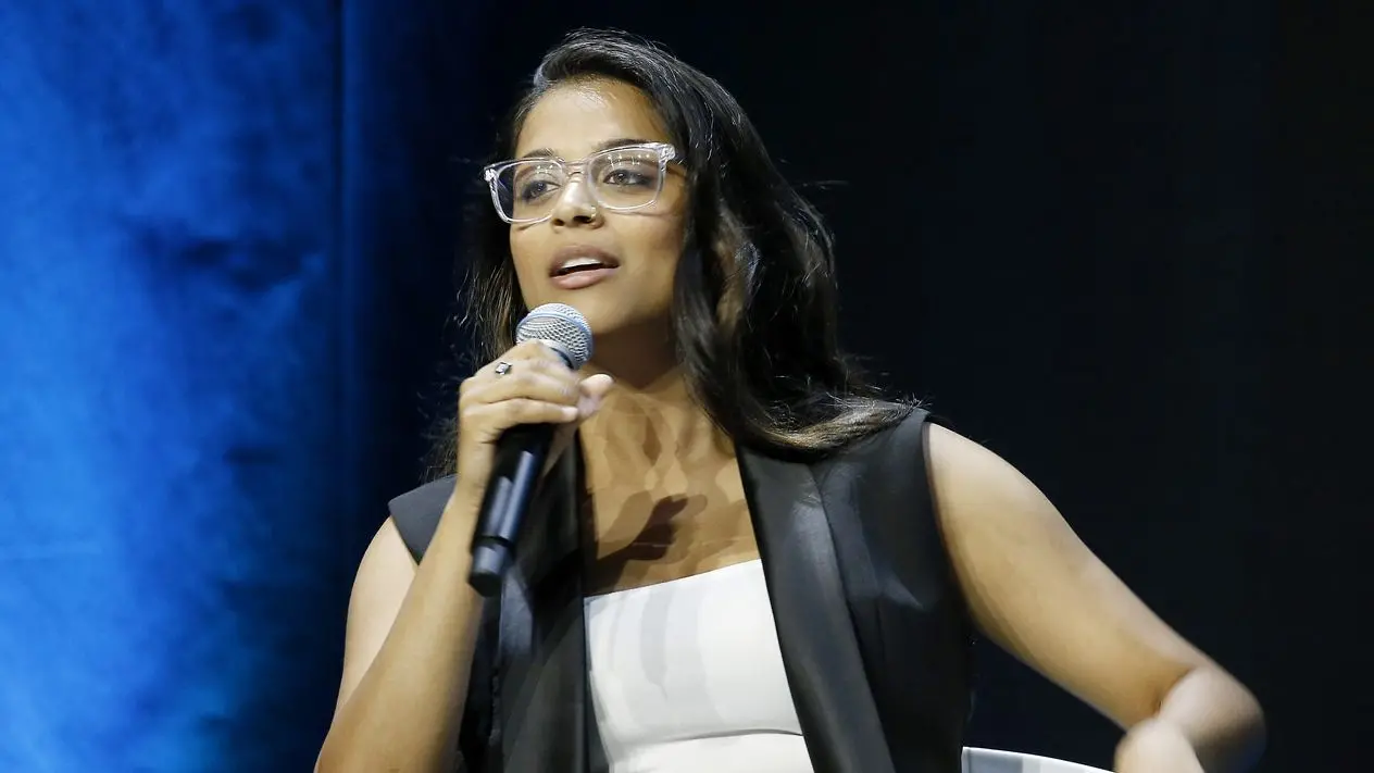Cinq choses à savoir sur Lilly Singh, première femme de couleur à animer un « late night talk-show »